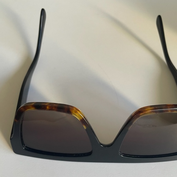 CELINE BLACK and TORTOISE RECTANGLE SUNGLASSES CL40013i 05F 55/19 - Picture 7 of 8